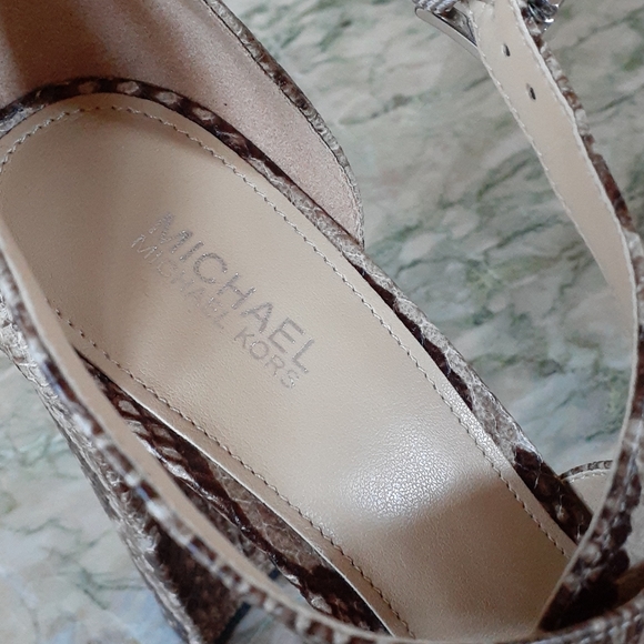 Michael Kors shoes - Picture 6 of 10